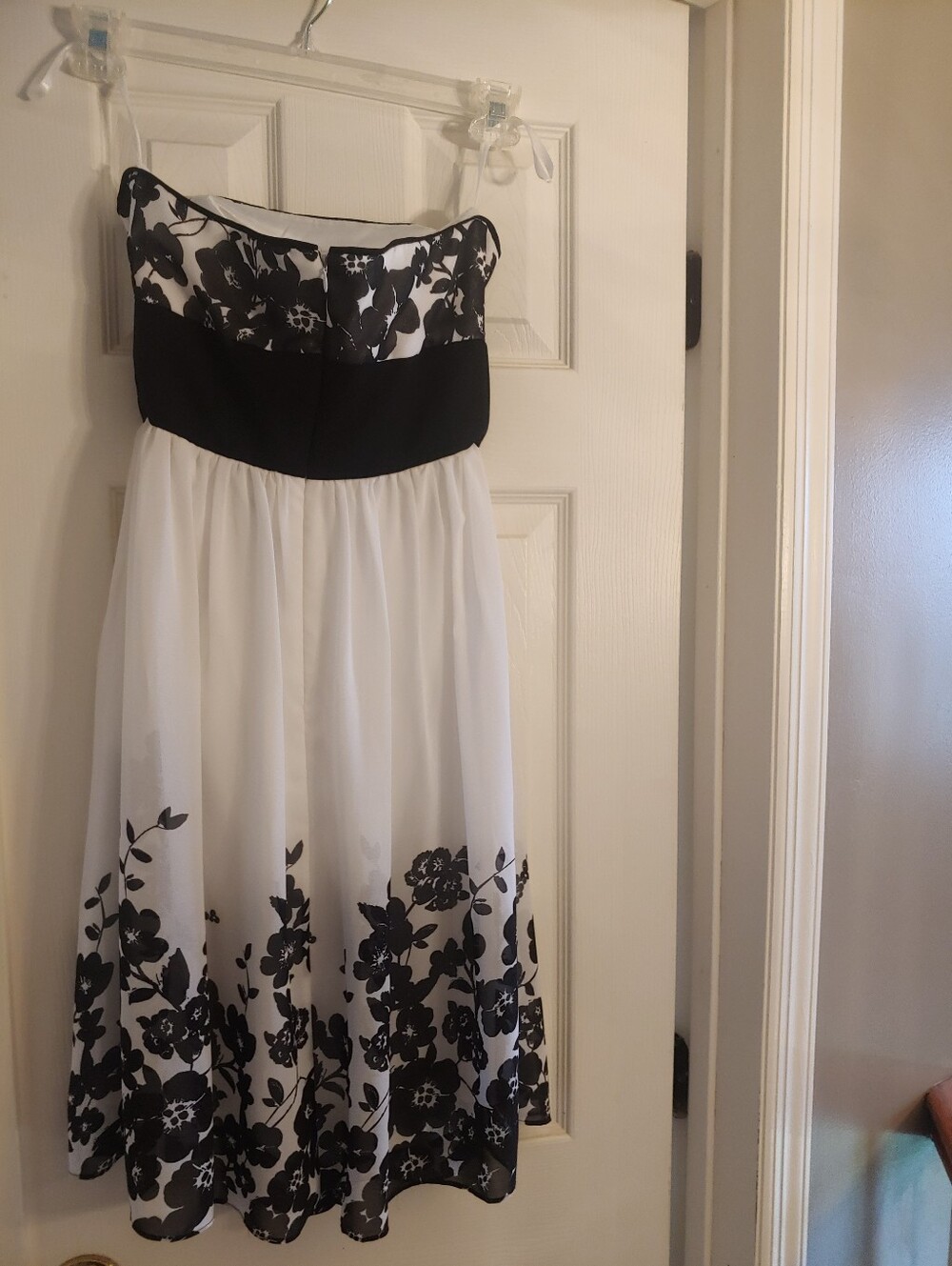 Dress - Picture 2 of 3